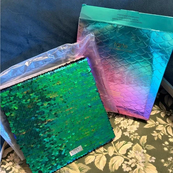 tarte Mermaid Treasures Reversible Sequin Makeup Palette - Green & Teal - Picture 1 of 3
